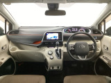 【前方視界】開放的な前方視界!運転がしやすく疲れにくいです♪窓が大きく、見通しがとっても良いおクルマですよ♪