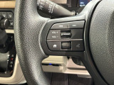 ステアリングにオーディオ操作スイッチが付いています。オーディオ画面に直接タッチしなくても操作が出来ますので、運転に集中できます。