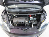 車にとって、とても大切な部分のエンジンルーム。綺麗に清掃済みで安心です。