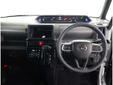 高いホールド性で運転姿勢が安定します。長距離ドライブでも疲れにくいのが魅力です。快適なドライビングライフをお送りください♪