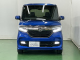LEDヘッドライトを装備しています。LEDヘッドライトはとても明るく、雨の日や夜間走行も安全・安心です。オートライトコントロール付きで周囲の明るさに応じて自動で点灯・消灯します
