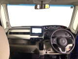 【前方視界】開放的な前方視界!運転がしやすく疲れにくいです♪窓が大きく、見通しがとっても良いおクルマですよ♪