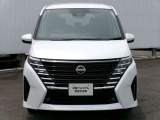 衝突軽減ブレーキ、車線逸脱警報、フロント&バックソナー、踏み間違い防止アシスト。安全装備充実。