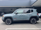 台形のホイールアーチがJeepの伝統です。
