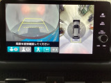 マルチビューカメラシステム搭載車です。お車の周囲を全方位でカバーします。後方・前方・両脇と、コンディションが悪い視界でもカラーモニターに映し出した映像がドライバーをサポートします。