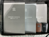 スマートキーは鍵をバッグに入れたままでもドアロックの開閉やエンジンのON・OFFができます。夜間や雨の日も鍵を探さなくて良いので便利です。