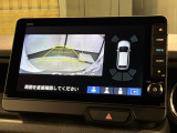 リバースギアに入れるだけで後方の表示へ切り替わります。夜間や雨の日の駐車も楽になりますよ。
