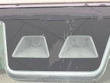 【スマートアシスト】走行中に前方の車両等を認識し、衝突しそうな時は警報とブレーキで衝突回避と被害軽減をアシスト。より安全にドライブをお楽しみいただけます。