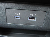USB充電専用電源ソケットも付いています。モバイル機器などの充電専用