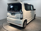 スポーティー&スタイリッシュな、大型テールゲートスポイラー