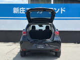 大きく開くリアゲートで荷物の出し入れも容易にできます。
