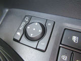 駐車時や狭い道でのすれ違い時に気を使うミラー。電動格納式ドアミラーはそんな時に便利です。