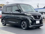 エマージェンシーブレーキ(衝突被害軽減ブレーキ)、フロントカメラが車両や歩行者を検知し警告音と共に衝突回避、軽減をアシストしてくれます。