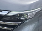 最新式はLEDヘッドランプですね。瞬時に明るい光が夜間の運転をグッと楽にしてくれますよ。