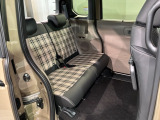 後席も余裕の広さ!ゆったりくつろげます!!
