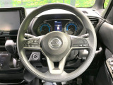 インテリアに合わせたデザインのステアリングは、運転される方のことも考え、運転しやすい形状、大きさです。是非一度、実際に触ってお確かめください。