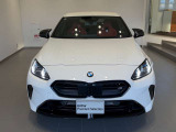 BMW代表的な特徴のキドニーグリル。BMWのすべてのモデルに採用され、BMWらしさを強調しております。