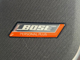 【BOSEサウンドシステム】メーカーオプションの高品位サウンドシステムを搭載。専用のチューニングが施された大小様々なスピーカーから良質なサウンドが奏でられ、臨場感あふれる音響空間を演出します。