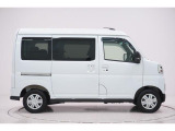 県内13店舗にて常時500台以上ダイハツ車を展示中です。見て、触って、納得のいく一台をぜひ見つけてください。