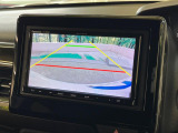【バックカメラ】駐車時に後方がリアルタイム映像で確認できます。大型商業施設や立体駐車場での駐車時や、夜間のバック時に大活躍!運転スキルに関わらず、今や必須となった装備のひとつです!