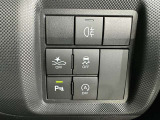 コーナーセンサーを車の前後に装備。障害物までの距離に応じて警告音を変えてお知らせ。縦列駐車時や駐車場・車庫などでの取り回しをサポートします。詳細は販売店スタッフまでおたずねください。