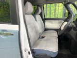 運転席まわりには十分なスペースがあり、大柄な方でもゆったり運転していただける環境です。