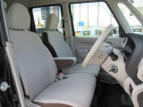 運転席です。長距離の運転でも快適なシートでございます。ご来店いただきましたら是非雑石に座ってみてください。