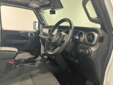 運転席のシートになります。