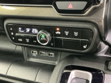 運転席側にはシートヒーターが付いています!寒い日に便利な装備ですね。