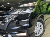 【LEDヘッドライト】悪天候や夜間走行時も良好な視界を確保し安心して運転できる高輝度LEDヘッドライトを装備!点灯速度が早く、消費電力も抑えられています。