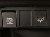 【USBポート】USBポートも装備されています♪スマートフォンのオーディオに連携も可能です。今や欠かせない装備の一つです!