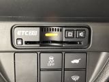 ハンドルの右下にETC2.0がついています。高速道路の料金所の通過も楽々です。 カードの取り出しもしやすい場所についています。