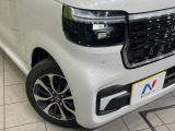 【LEDヘッドライト】悪天候や夜間走行時も良好な視界を確保し安心して運転できる高輝度LEDヘッドライトを装備!点灯速度が早く、消費電力も抑えられています。