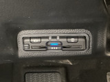 ハンドルの左下にETCがついています。高速道路の料金所の通過も楽々です!。 カードの取り出しもしやすい場所についています。