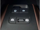 お車の取扱説明書・メンテナンスノート(記録簿)も御座います。トヨタのディーラーで安心を買って下さい。当社は無理な勧誘は致しません。まずはお客様からのお問い合わせを心よりお待ちしております。
