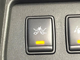 【エマージェンシーブレーキ】走行中に前方の車両等を認識し、衝突しそうな時は警報とブレーキで衝突回避と被害軽減をアシスト。より安全にドライブをお楽しみいただけます。