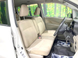運転席まわりには十分なスペースがあり、大柄な方でもゆったり運転していただける環境です。