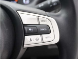 ◆アダプティブクルーズコントロール◆予め設定した車速内でクルマが自動的に加減速。前走車との適切な車間距離を維持しながら追従走行します。【LKAS】車線維持支援システムでステアリング操作を支援。