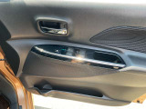 パワーウィンドウ装備です。運転席はオートになっているのでワンタッチ開閉することが出来ます。