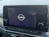 【メーカー純正ナビ】インテリアに溶け込むスタイリッシュな「専用設計」メーカーナビを装備♪視認性や操作性など基本性能にも優れ、より上質なカーライフをお楽しみいただけます。