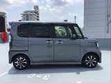 パワースライドドア機能付きです。どなたにも便利な機能です。