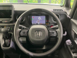 インテリアに合わせたデザインのステアリングは、運転される方のことも考え、運転しやすい形状、大きさです。是非一度、実際に触ってお確かめください。