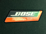 【BOSEサウンドシステム】メーカーオプションの高品位サウンドシステムを搭載。専用のチューニングが施された大小様々なスピーカーから良質なサウンドが奏でられ、臨場感あふれる音響空間を演出します。