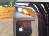 【LEDヘッドライト】悪天候や夜間走行時も良好な視界を確保し安心して運転できる高輝度LEDヘッドライトを装備!点灯速度が早く、消費電力も抑えられています。