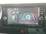 アラウンドビューモニターは、頭上より見えるような画像で車庫入れなど苦手な方にも簡単らくらく