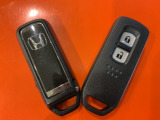 便利なスマートキー。ボタンひとつで開錠できます。