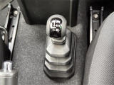 【トランスファーレバー(パートタイム4WD)】路面状況などに応じて2WDと4WDを任意に切り替えて走行できます!※各走行モードについては店舗スタッフにお尋ねください。
