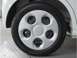 【ホイールキャップ】車に良く似合う純正ホイールキャップが装備されています。各種社外アルミホイールや、スタッドレスタイヤも取扱いしております。是非ご相談ください。