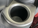 ドリンクホルダー/小物入れにもなって便利です
