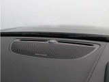 【harman/kardon】身体に伝わる重低音を生み出すエアベンチレーテッドサブウーファーを含む14個の高音質スピーカーにより、目の前で演奏されているかのような臨場感を体験できるオーディオシステムです。